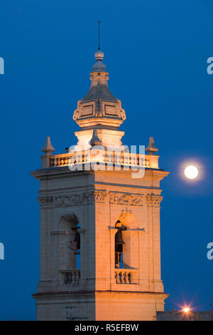 Malta, Insel Gozo, Victoria-Rabat, Il-Kastell Burg, Turm der Kathedrale der Annahme und der Mondaufgang Stockfoto