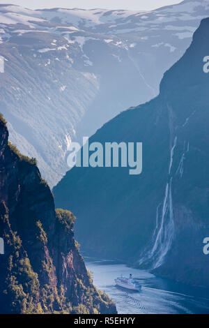 Kreuzfahrt Schiffe, Geirangerfjord, westlichen Fjorde, Norwegen Stockfoto