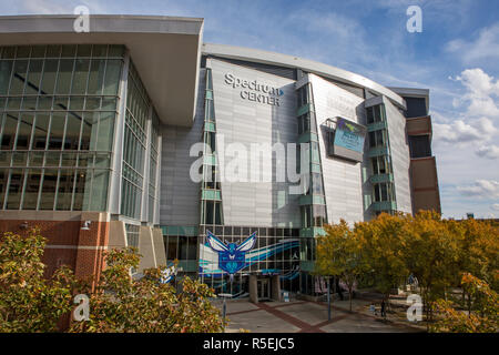 CHARLOTTE, NC - November 25, 2016: Die Spectrum Center, der Heimat der Charlotte Hornets pro Basketball team und Standort der Republican Convention 2020. Stockfoto