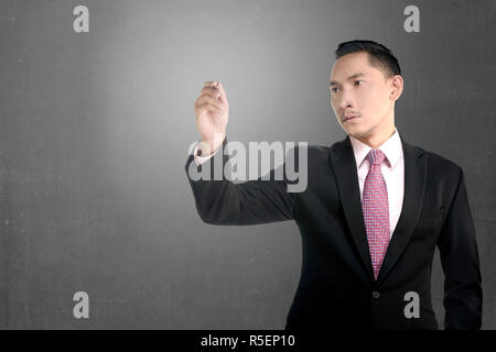 Asian Business Mann etwas Schreiben Stockfoto