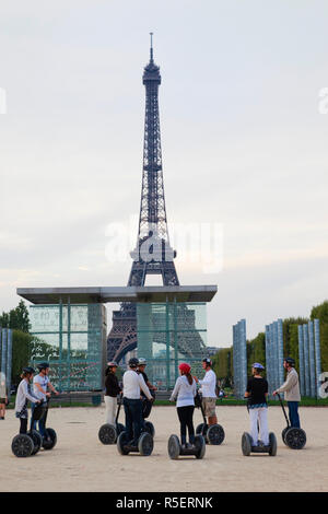 Frankreich, Paris, Touristische Gruppe auf Segways Stockfoto