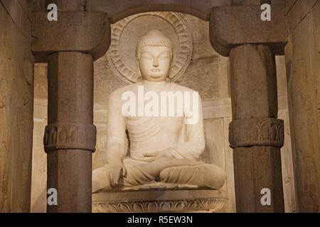 Südkorea, Gyeongju, Seokguram Grotte, Granit Buddha Statue Stockfoto