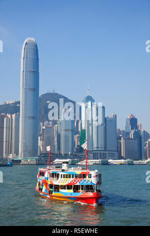 China, Hong Kong, Star Ferry und Skyline der Stadt Stockfoto