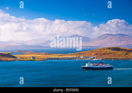 Großbritannien, Schottland, Argyll und Bute, Oban, The Caledonian MacBrayne Fähren, die Insel Kerrera und Mull über Stockfoto