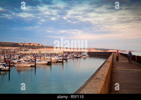 Großbritannien, England, Sussex, Brighton, Brighton Marina & Roedean unabhängige Schule im Hintergrund Stockfoto