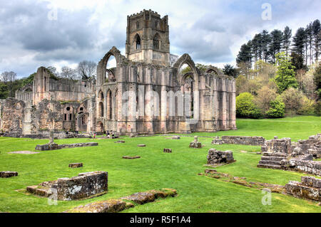 Ruinen von Fountains Abbey, Studley Royal Park, North Yorkshire, England, UK Stockfoto