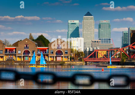 Großbritannien, England, London, Shadwell Becken und Canary Wharf über Stockfoto