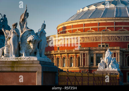 UK, London, Royal Albert Hall und der Albert Memorial Stockfoto