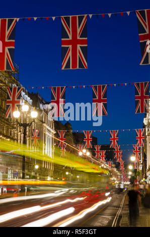 Großbritannien, England, London, Regent Street, Union Jack Flags Stockfoto