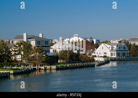 USA, New York, Long Island, The Hamptons, Westhampton Beach, auf Shinnecock Bay Strand Häuser Stockfoto