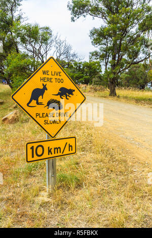 Hobart, Tasmanien - 27. Dezember 2016: Road Side Warnzeichen für Tasmanische Kangaroo, Tasmanische Teufel und Echidna wildlife Stockfoto