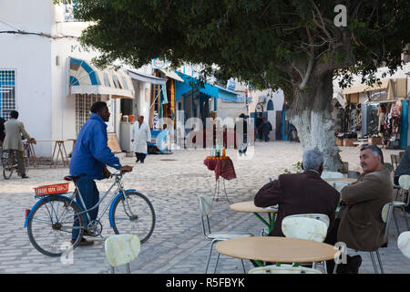 Tunesien, Insel Djerba, Houmt Souq, Café im freien Stockfoto