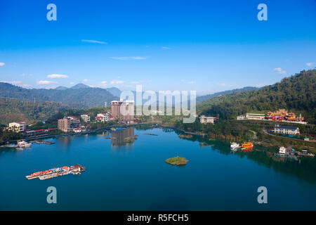 Taiwan, Nantou, Blick auf Sun Moon Lake mit Blick in Richtung Langfeng Tempel Stockfoto