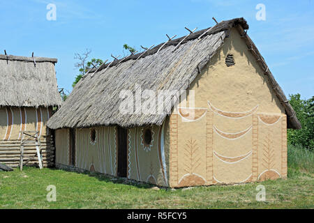 Historische Rekonstruktion des Dorfes datiert zurück zur Cucuteni-Trypillian Kultur, Legedzino, Cherkasy Oblast, Ukraine Stockfoto