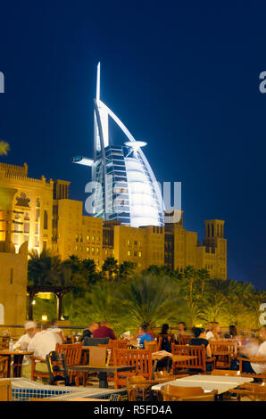 UAE, Dubai, Hotel Burj Al Arab von Madinat Jumeirah Stockfoto