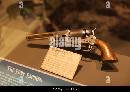 USA, Colorado, Golden, Lookout Mountain, Buffalo Bill Museum, Revolver von Buffalo Bill Stockfoto