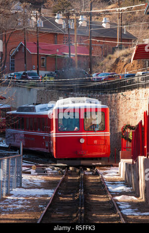 USA, Colorado, Manitou Springs, Pikes Peak Cog Railway, Zug Autos Stockfoto