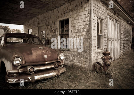 USA, Maine, Potter, alte Tankstelle Stockfoto