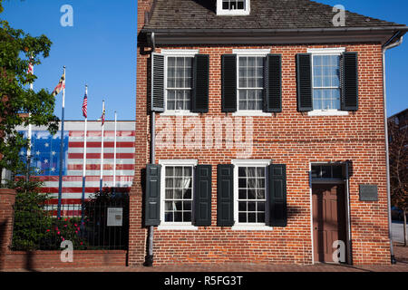 USA, Maryland, Baltimore, Flag House und Star Spangled Banner Museum, das der US-Flagge Stockfoto