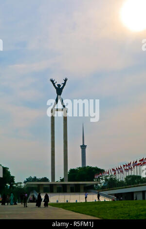 Eine Freiheit, die Statue an lapangan Banteng am Sunset moment Stockfoto