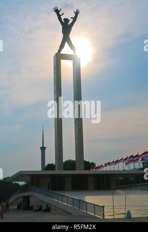 Eine Freiheit, die Statue an lapangan Banteng am Sunset moment Stockfoto