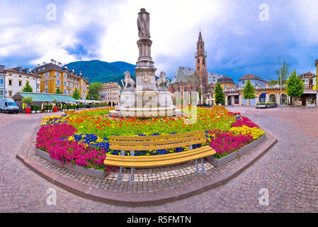 Bozen Hauptplatz Waltherplatz Panoramaaussicht Stockfoto