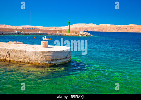 Velebit Kanal türkis Waterfront in Karlobag Stockfoto