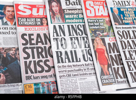 Reihe von Zeitungen aus dem Vereinigten Königreich Stockfoto