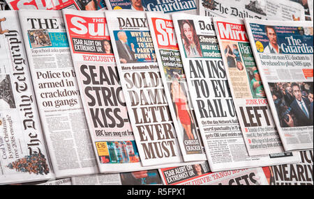 Reihe von Zeitungen aus dem Vereinigten Königreich Stockfoto