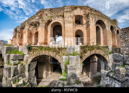 Das Teatro Romano (Römische Theater), Römische Reich, 2.Jahrhundert, in Benevento, Kampanien, Italien Stockfoto