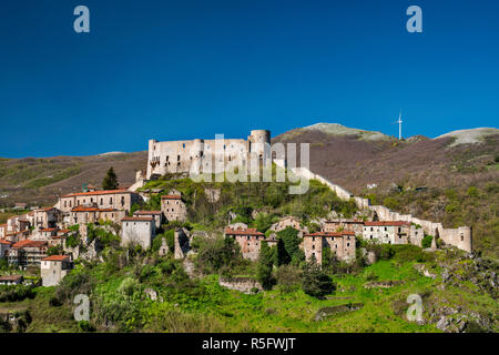 Mittelalterliche Burg in der Stadt von Brienza, Lukanischen Apennin, Basilicata, Italien Stockfoto