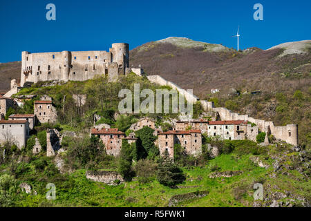 Mittelalterliche Burg in der Stadt von Brienza, Lukanischen Apennin, Basilicata, Italien Stockfoto
