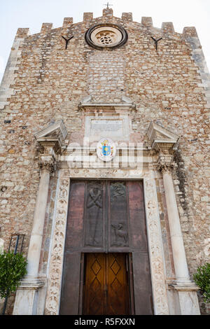 Portal der Duomo di Taormina Stockfoto