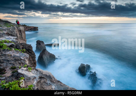 Pre-Dawn Licht am Shipwreck Beach, in Poipu, Kauai. Stockfoto