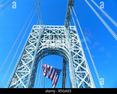 1931 eröffnet wurde, dieses ikonische Suspension Bridge zwischen Manhattan und New Jersey können Fußgänger. GW-Brücke hat 105,986 Drähte Stockfoto