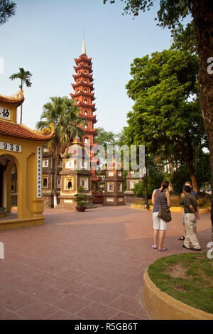 Tran Quoc Pagode, West Lake (Ho Tay), Hanoi, Vietnam Stockfoto