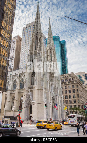 St. Patrick's Cathedral an der Fifth Avenue in New York City, USA Stockfoto