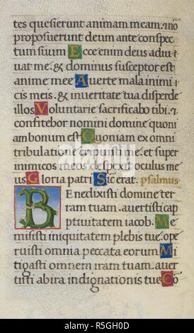 Text Seite mit ersten 'B'. Mirandola Stunden. Italien, ca. 1490-1499. [Ganze folio] Text Seite von den Stunden der Jungfrau. Das Ende von Psalm 53; der Beginn von Psalm 84 mit ersten 'B', gebildet von Filialen Bild von Mirandola Stunden genommen. Ursprünglich veröffentlicht in Italien produziert, ca. 1490-1499. . Quelle: Hinzufügen. 50002, f 29 v. Sprache: Latein. Stockfoto