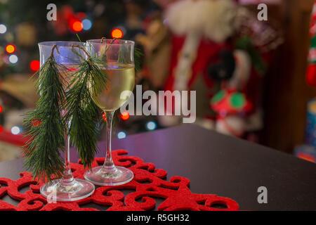 Amerikanische Weihnachten Tischset mit zwei Gläser Wein Stockfoto