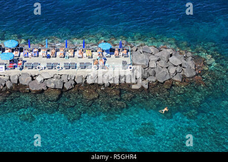 Sonnenanbeter auf Marina S. Francesco, Sorrento Stockfoto