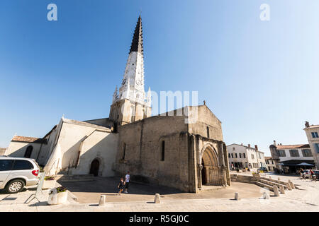 Ars-en-Re, Frankreich. Die Eglise Saint-Etienne (Kirche St. Stephan), einer gotischen religiöse Tempel in der Ile de Re Insel im Westen von Frankreich Stockfoto