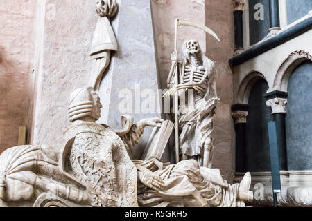 Trier, Deutschland. Im Inneren der Kathedrale von St. Peter (Hohe Domkirche St. Peter), eine römisch-katholische Kathedrale und ein Weltkulturerbe seit 1986 Stockfoto