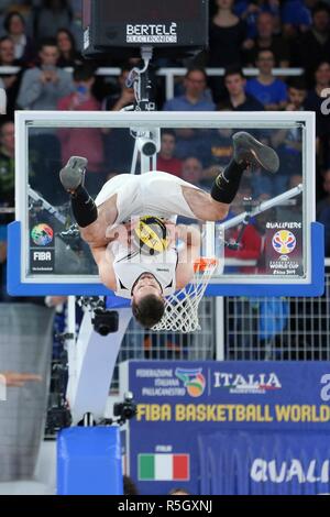 Die Dunking Teufel während der Halbzeitpause der Italia v Litauen, FIBA Basketball WM 2019 Europäische Qualifier, Gruppe J, Spiel-Tag 09. Stockfoto