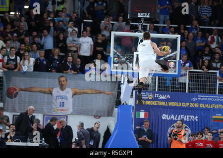 Die Dunking Teufel während der Halbzeitpause der Italia v Litauen, FIBA Basketball WM 2019 Europäische Qualifier, Gruppe J, Spiel-Tag 09. Stockfoto