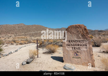 Eingang zum Randall Henderson Trail, Santa Rosa und San Jacinto Mountains National Monument, das Besucherzentrum, Palm Desert, CA, USA. Stockfoto