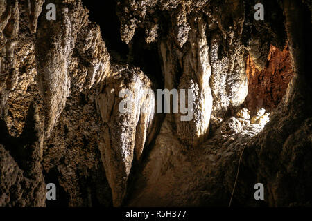 Karbonat betone in Corchia Höhle Stockfoto