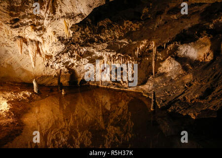 Karbonat betone in Corchia Höhle Stockfoto