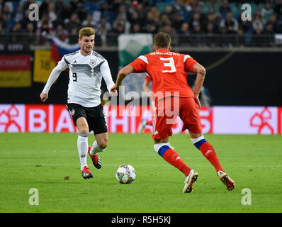 Leipzig, Deutschland - 15. November 2018. Deutsche Fußball-Nationalmannschaft Stürmer Timo Werner gegen russische Verteidiger Roman Neustaedter während der internationa Stockfoto