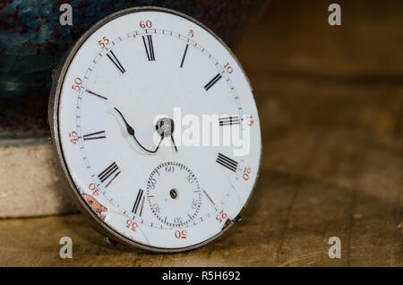 Druck des bevorstehenden Termin sichtbar auf Vintage Pocket Watch Stockfoto