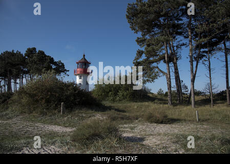 Leuchtturm Gellen im südlichen Teil von Hiddensee, das ist eine Insel in der Ostsee westlich von Deutschlands größter Insel Rügen. Stockfoto